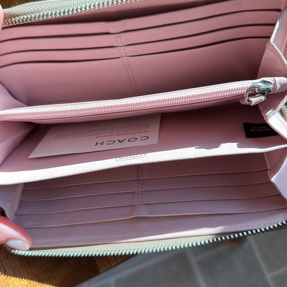 Authentic Coach Zipper Wallet - Picture 13 of 17